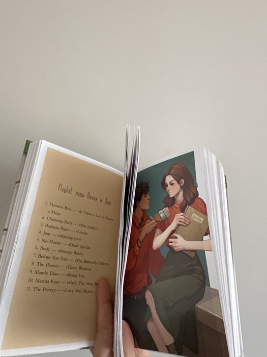 Продам книгу «Drama Queens”