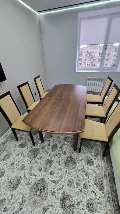 Продаётся   Стол и стулья
