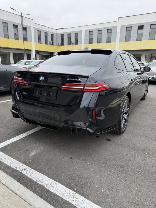 Bmw i5 40L +dop opsiya Televizorli 2025-Yil 14.700 Probeg