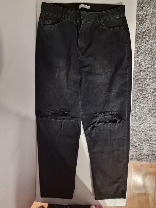 Продавам дънки черни номер 42