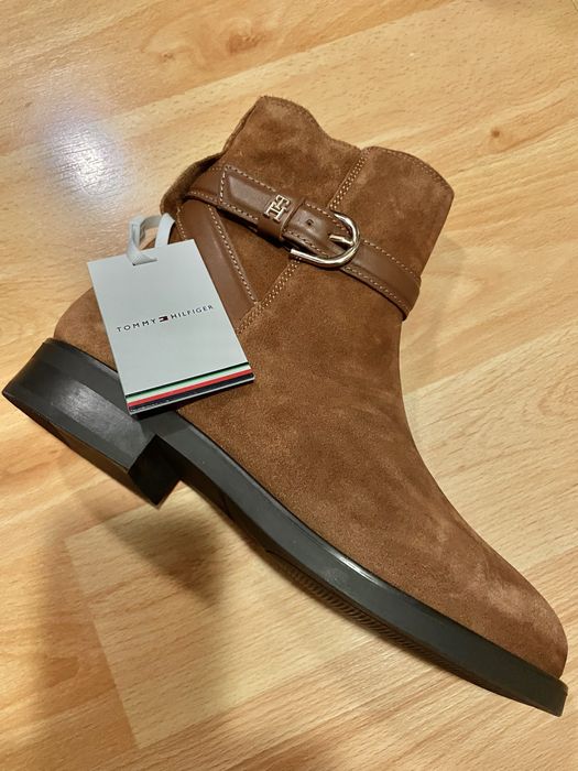 Cizme Tommy Hilfiger noi cu eticheta