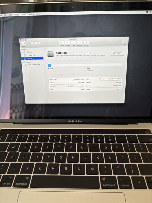 MacBook Pro.   A1706