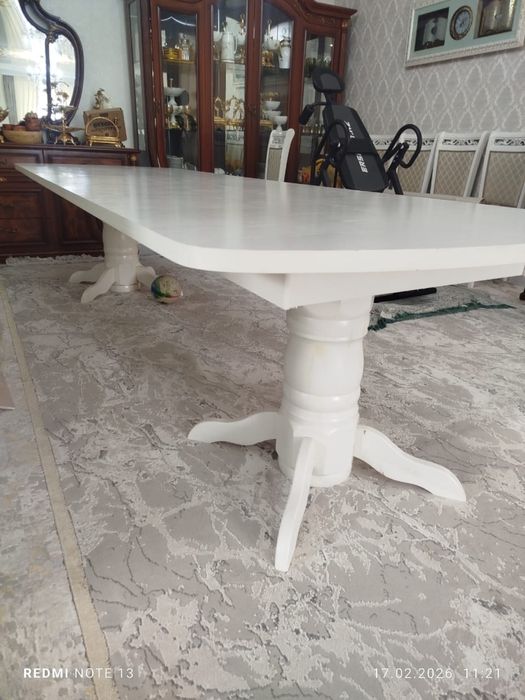 Продам стол куриных ножках почти новый