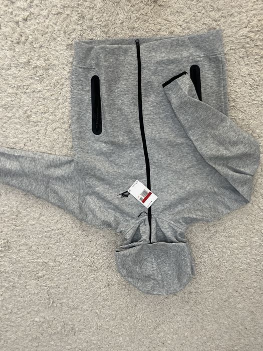 Nike tech fleece gray