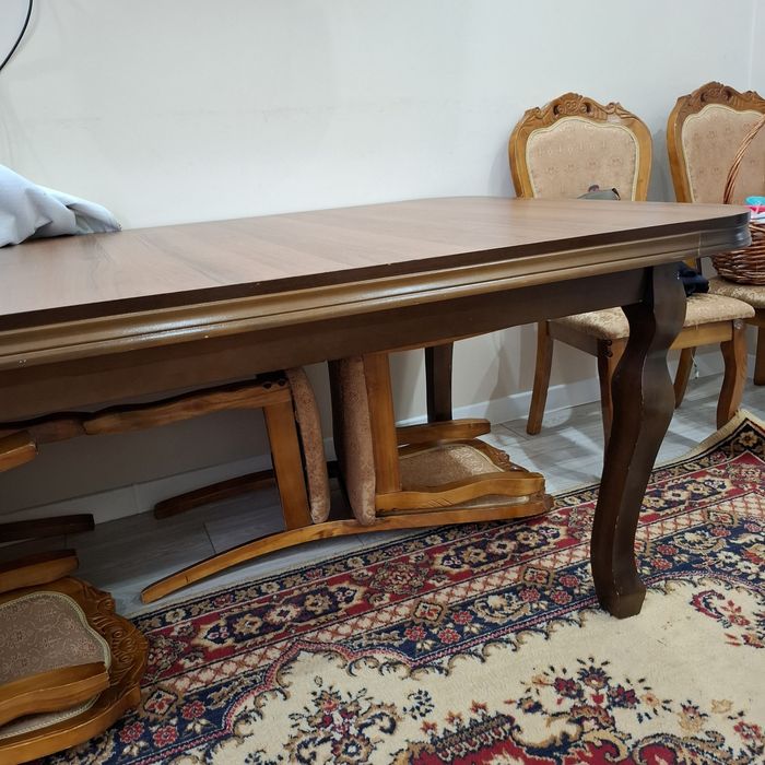 Сатылымда үлкен стол