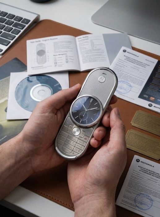 Motorola aura r1