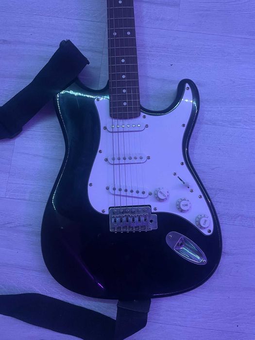 Chitara electrica Flame + amplificator 15W + accesorii