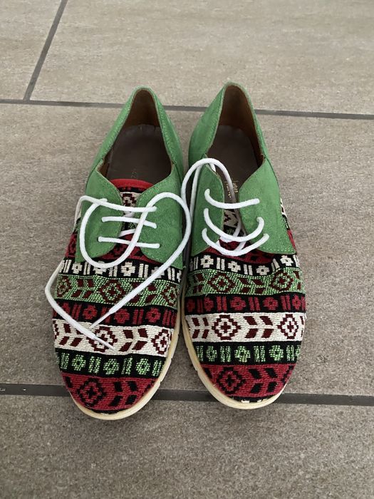 Papuci piele intoarsa cu material textil