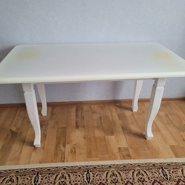 стол кухонный...