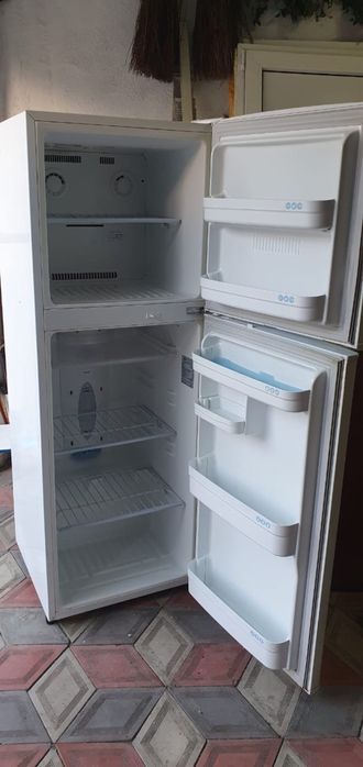 Продам двухкамерный холодильник LG