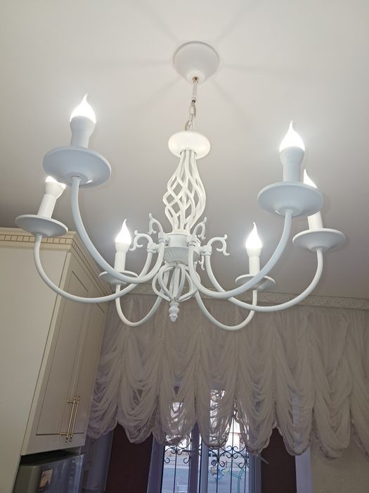 Люстра белая , 6 рожков