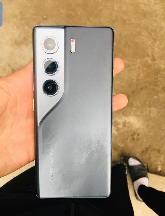 Tecno camon 40 Pro Telefon ideal holati yangi MUHIMI kredit Emas