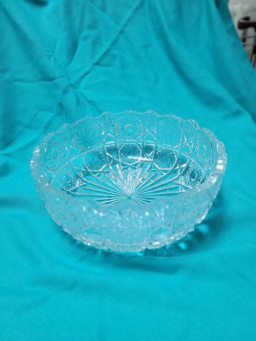 Продаётся хрустальная ваза