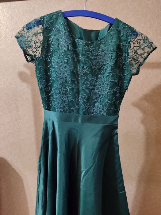 Вечерние платья продам