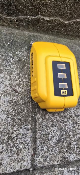 Адаптер за батерия с USB DeWALT DCB090