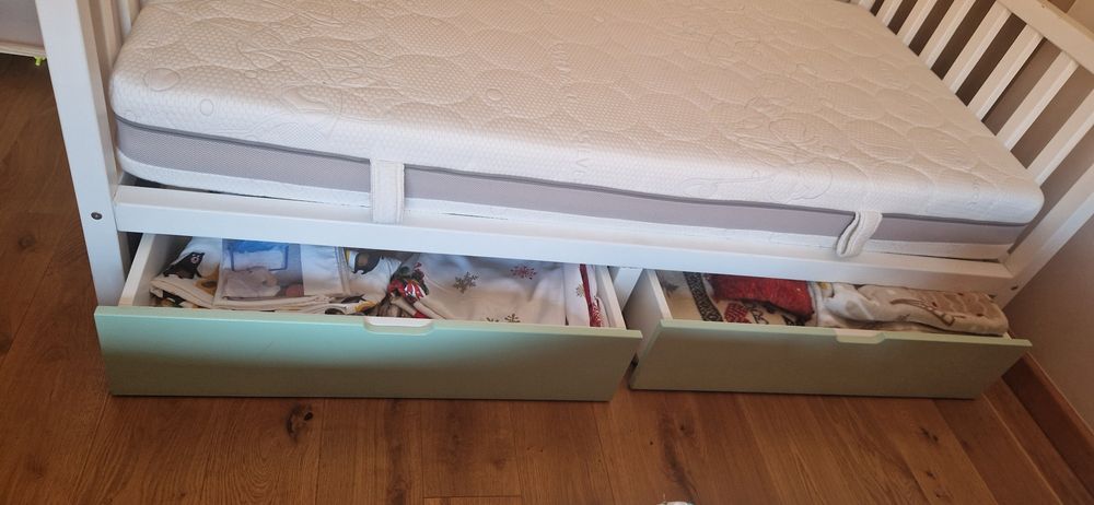 Pat pentru copii din lemn tip casuta