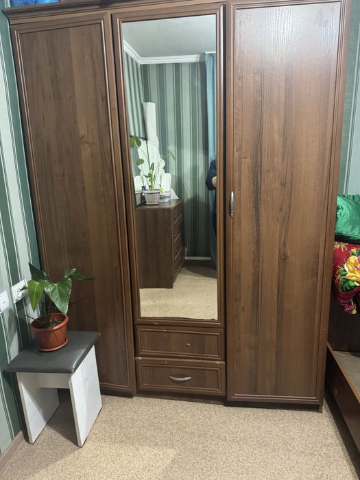 Продам спальный гарнитур