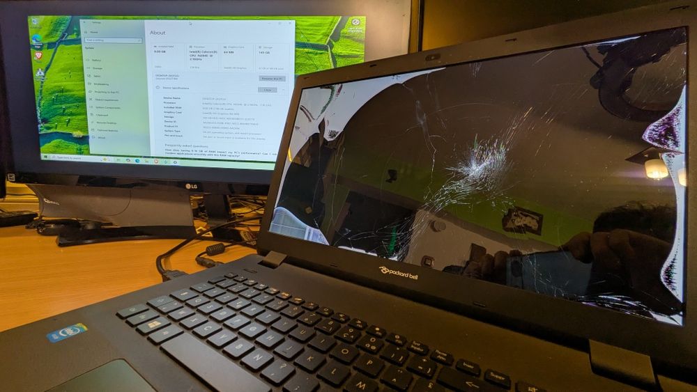 Laptop Packard Bell ZYL ecran defect