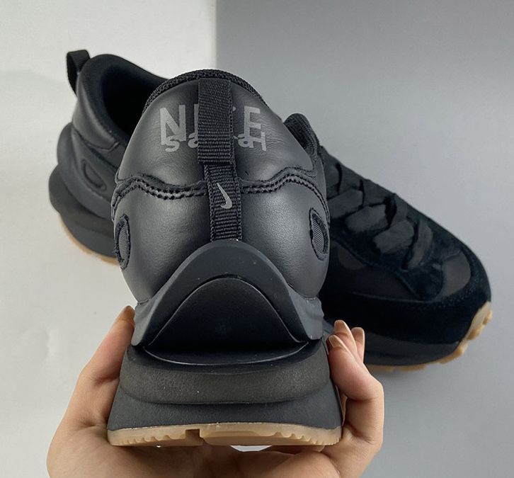 Нови мъжки маратонки Sacai x Nike VaporWaffle black