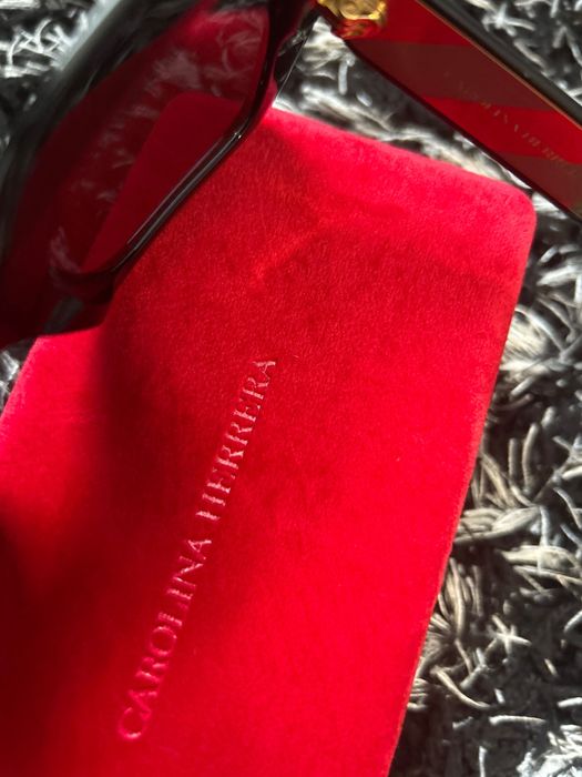 Оригинални дамски слънчеви очила Carolina Herrera ,чисто нови.