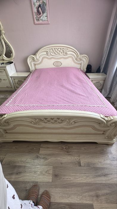 Продам спальный гарнитур