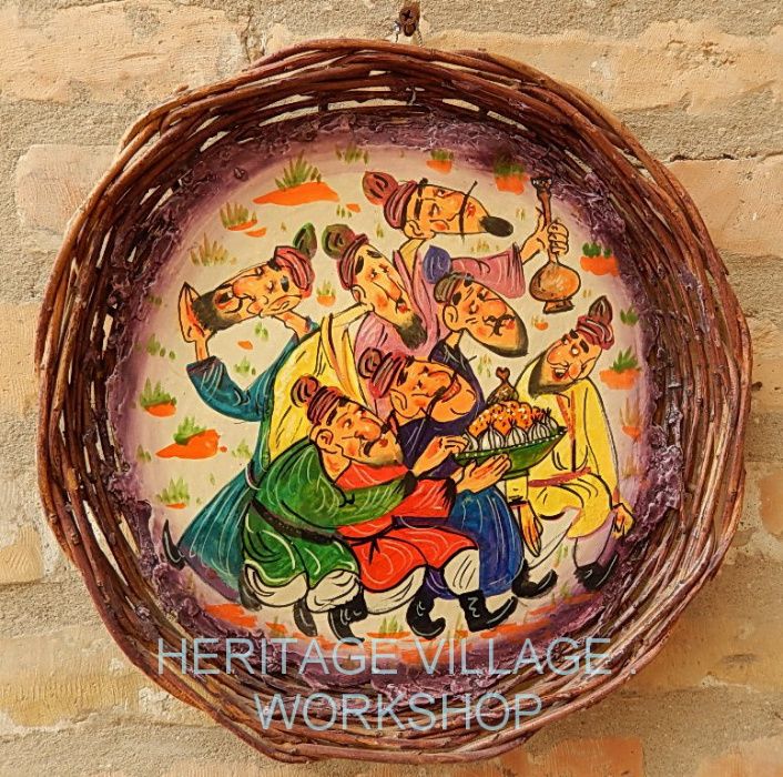 Набор декоративных настенных тарелок-панно .