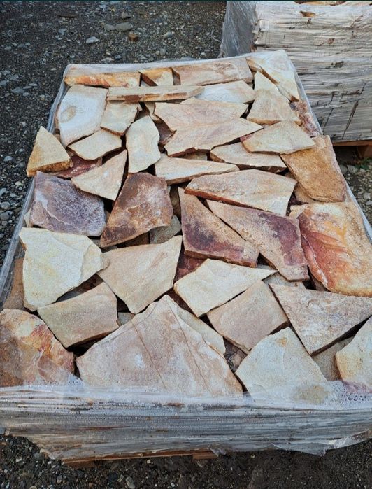 Avem pe stoc piatră naturală de vânzare