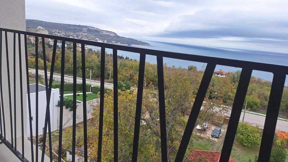 Триетажна вила в Балчик