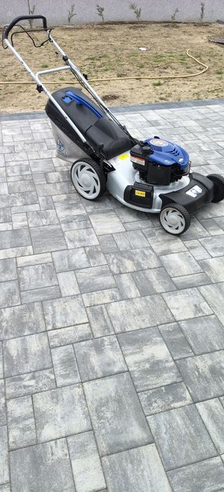 Vând mașina de tuns gazon LUXTOOL