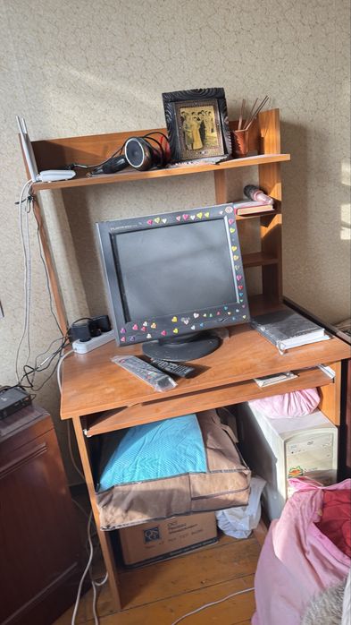 Продам компьютерный стол
