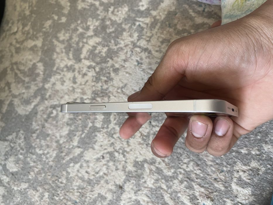 Продам Айфон 13