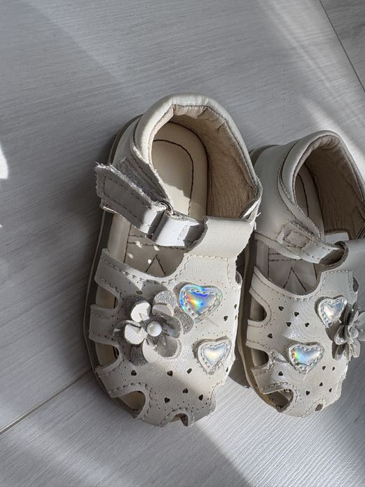 Детски сандали без следи от употреба