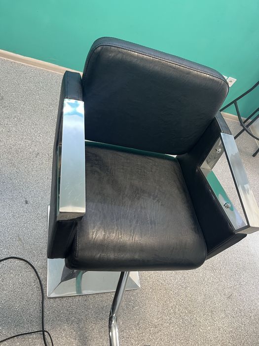 Продам парикмахерской кресло