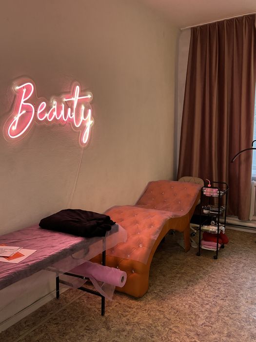 Сдам обычную черную кушетку