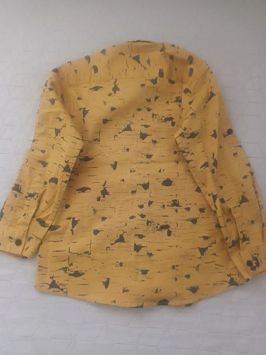 Продавам детска риза за момче