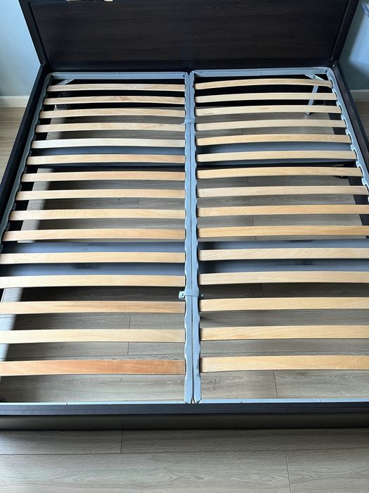 Двуспальная кровать