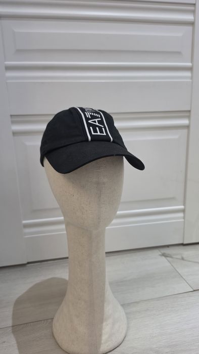 Кепки от EA7, Emporio Armani
