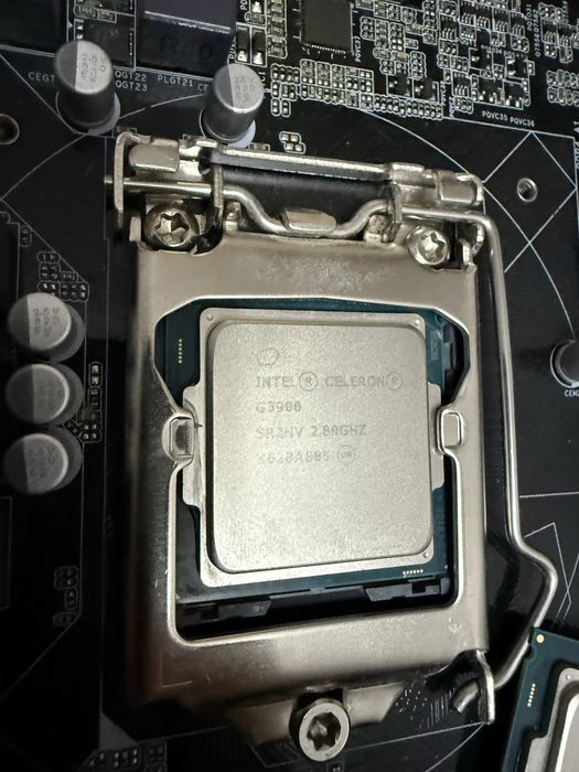 Продадам материнские платы