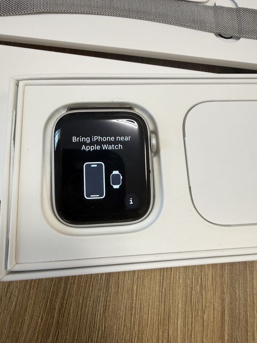 Apple Watch SE 2 44mm – Като нов, 100% Battery Health
