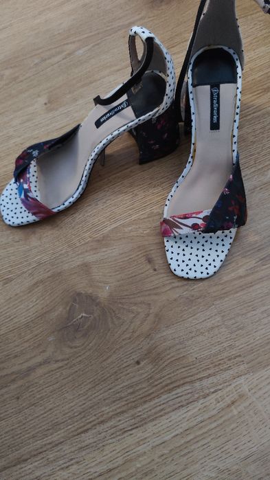 Сандали Sketcherr, Страдивариус,Кендъл+ Кели