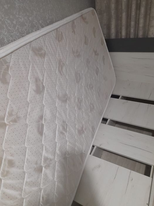 Продам Кровать с матрасом
