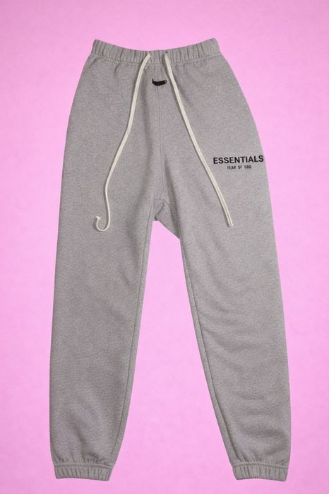 Vând set ESSENTIALS Fear of God – hanorac + pantaloni