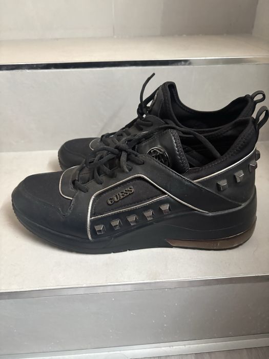 Обувки 40 и 39 като мови , еспадрилите Guess  са нови