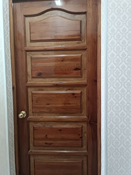 Продается деревянная входная дверь