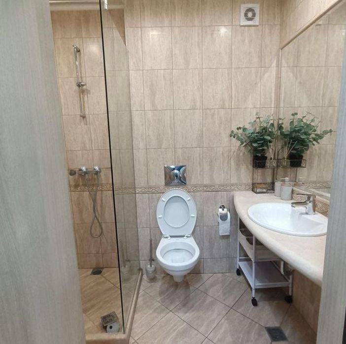 Дава се под наем Двустаен апартамент в Варна, Аспарухово - 65 кв.м за 473.79 € - Снимка #3