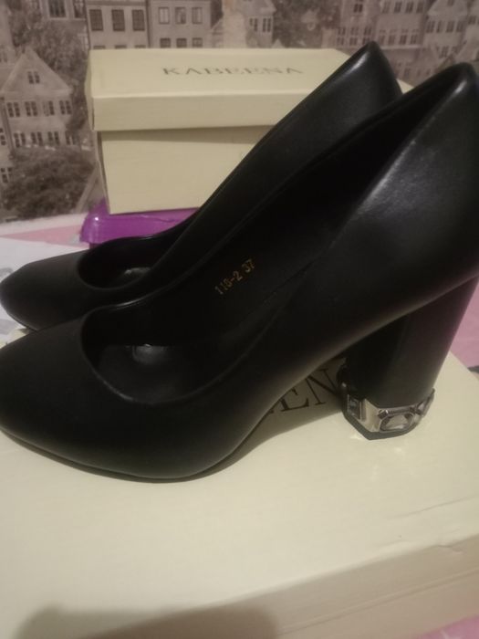 Продам туфли красивые