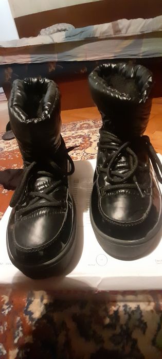 Черни юношески боти