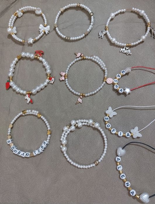 браслеты из жемчуга и бусин