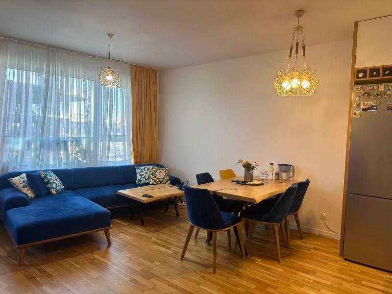 Дава се под наем Двустаен апартамент в Бургас, Славейков - 78 кв.м за 612 € - Снимка #1