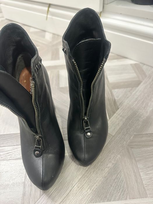 Естествена кожа боти с ток